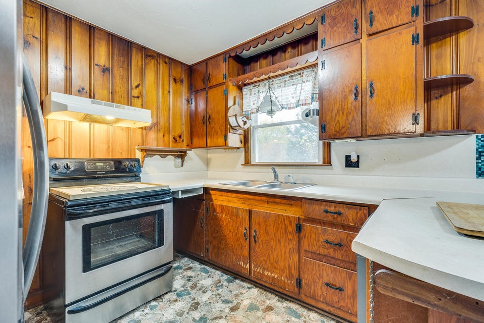 Photo #14: 114 Woodlyn Street
