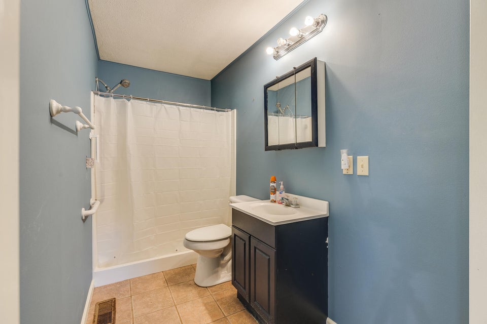 Photo #19: 114 Woodlyn Street