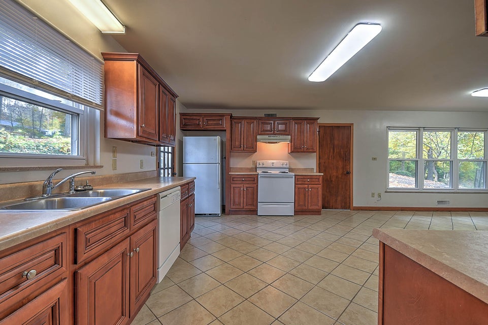 Photo #13: 1124 Castile Avenue