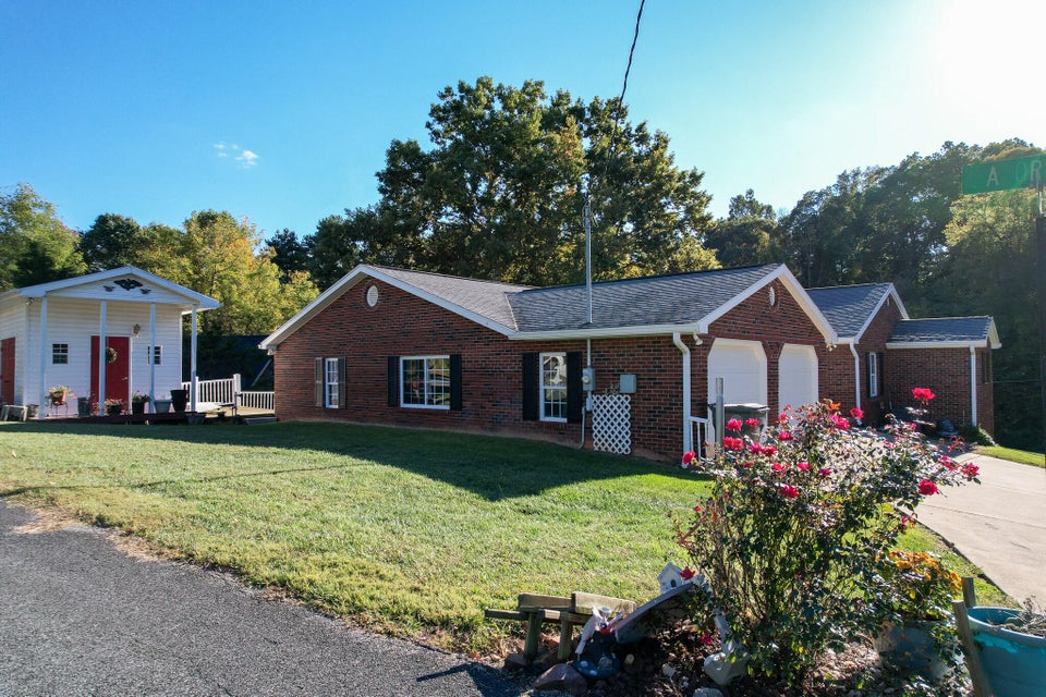 Photo #41: 10 Acorn Circle