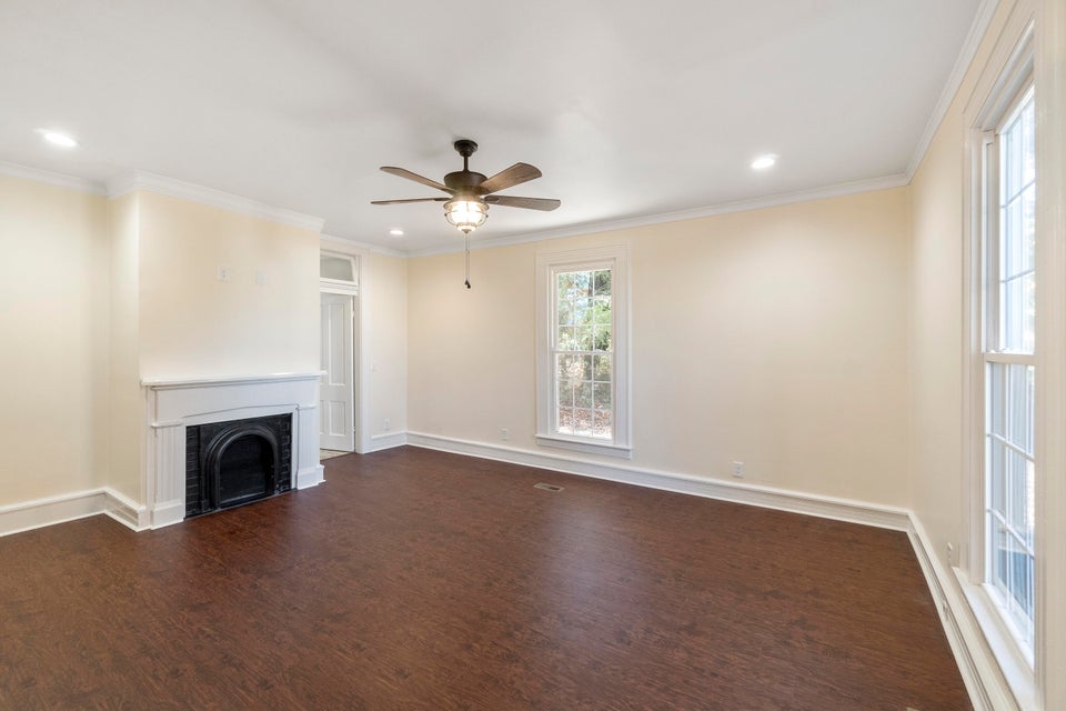 Photo #12: 401 Maple Avenue