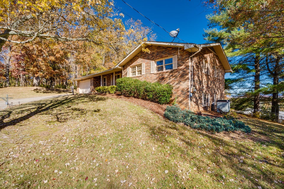 Photo #3: 212 Glendora Drive