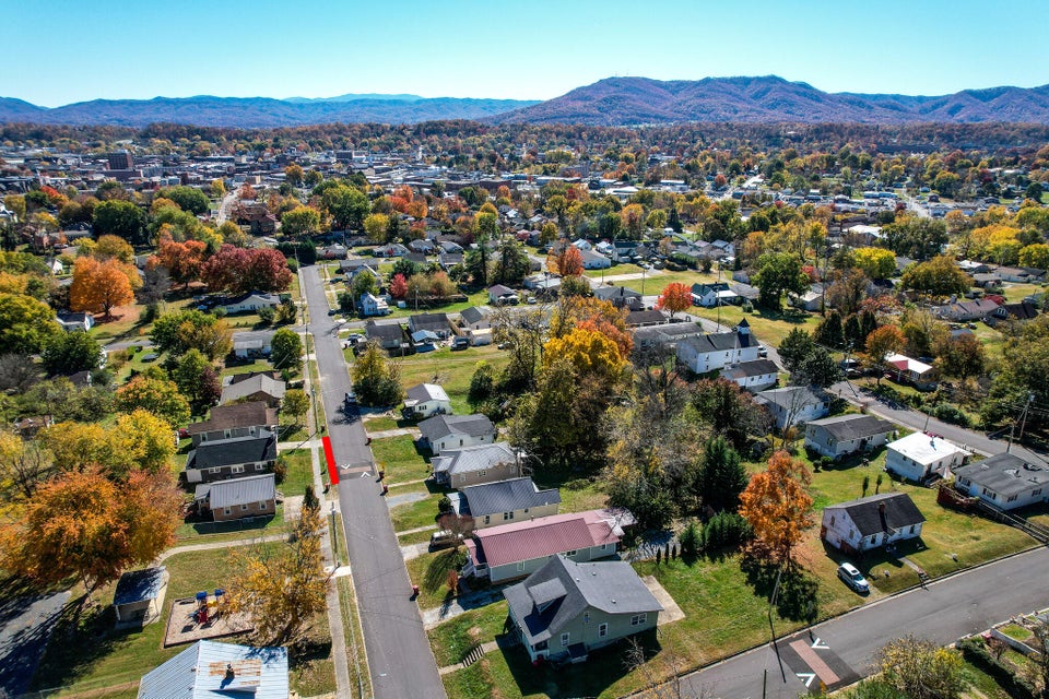 Photo #29: 912 Boone Street