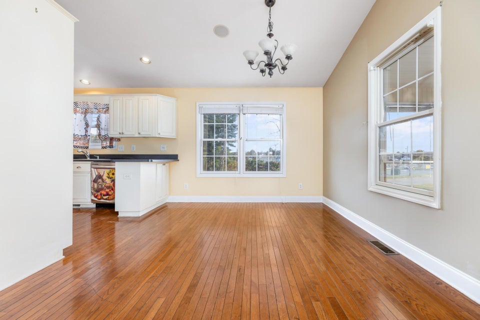 Photo #7: 9 Lynn Terrace Court