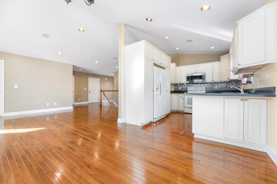 Photo #10: 9 Lynn Terrace Court