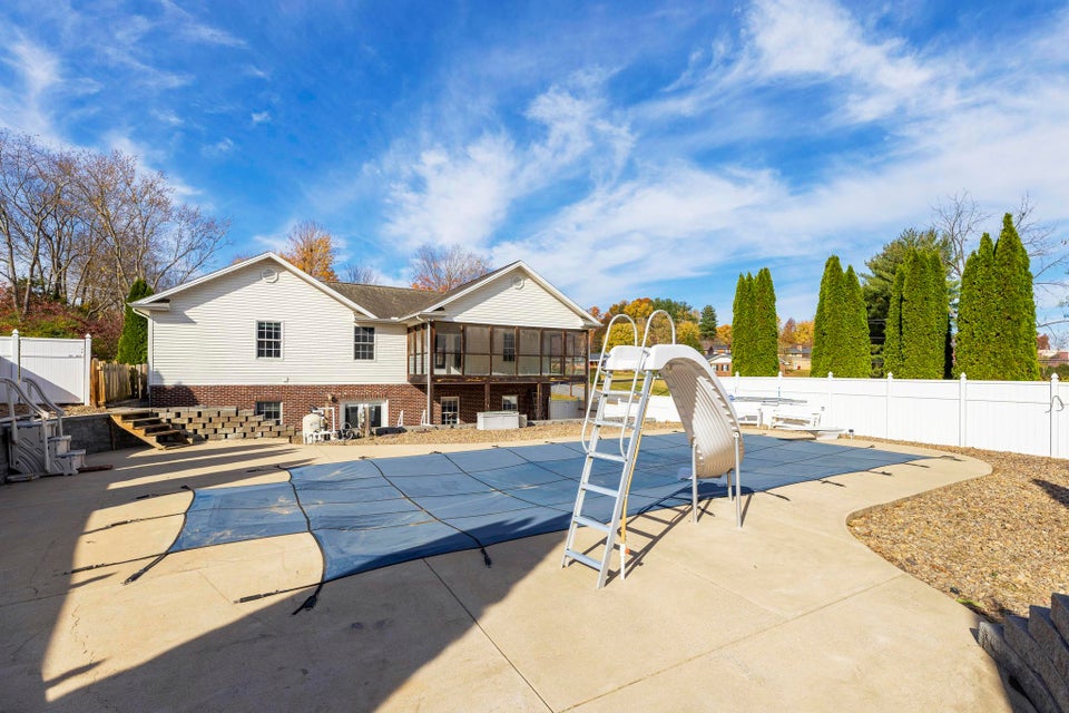 Photo #40: 9 Lynn Terrace Court