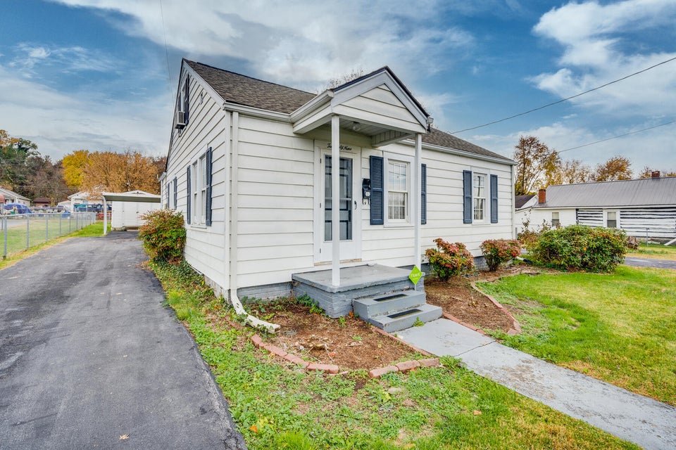 Photo #2: 1049 Robertson Street