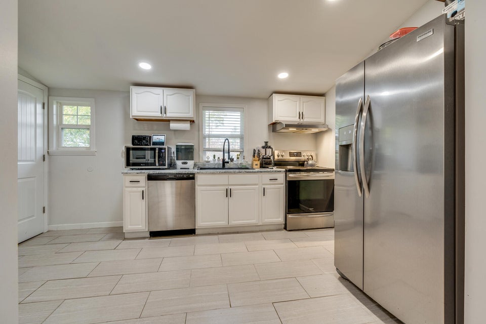 Photo #8: 606 Wilson Avenue