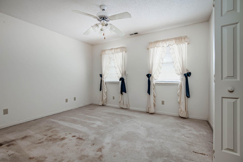 Photo #34: 440 Autumn Knoll Court