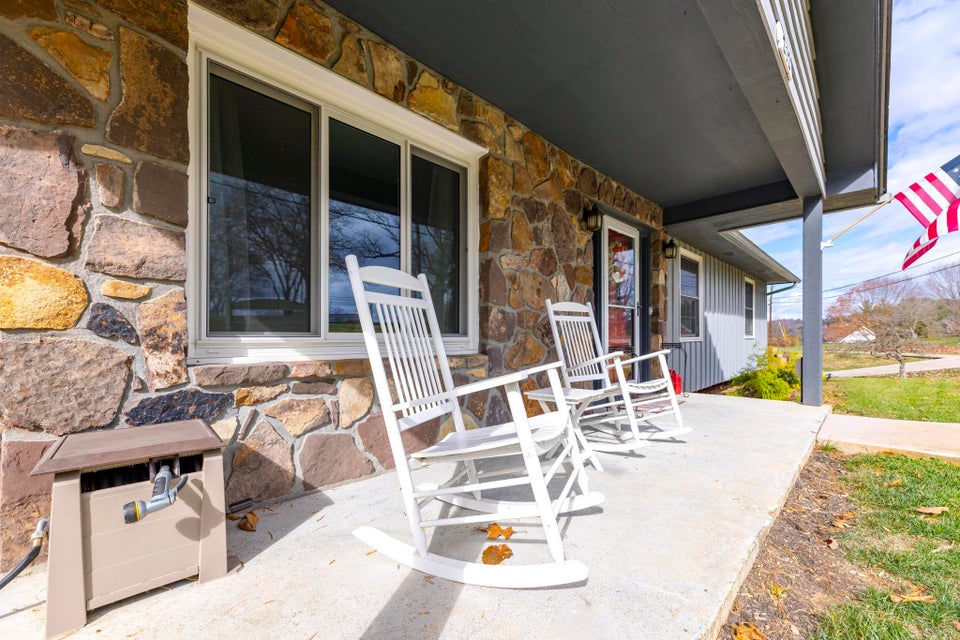 Photo #4: 212 Canongate Road
