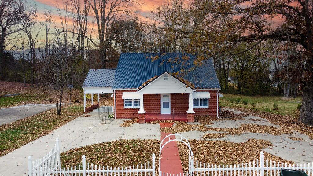 Photo #41: 401 Hillcrest Drive