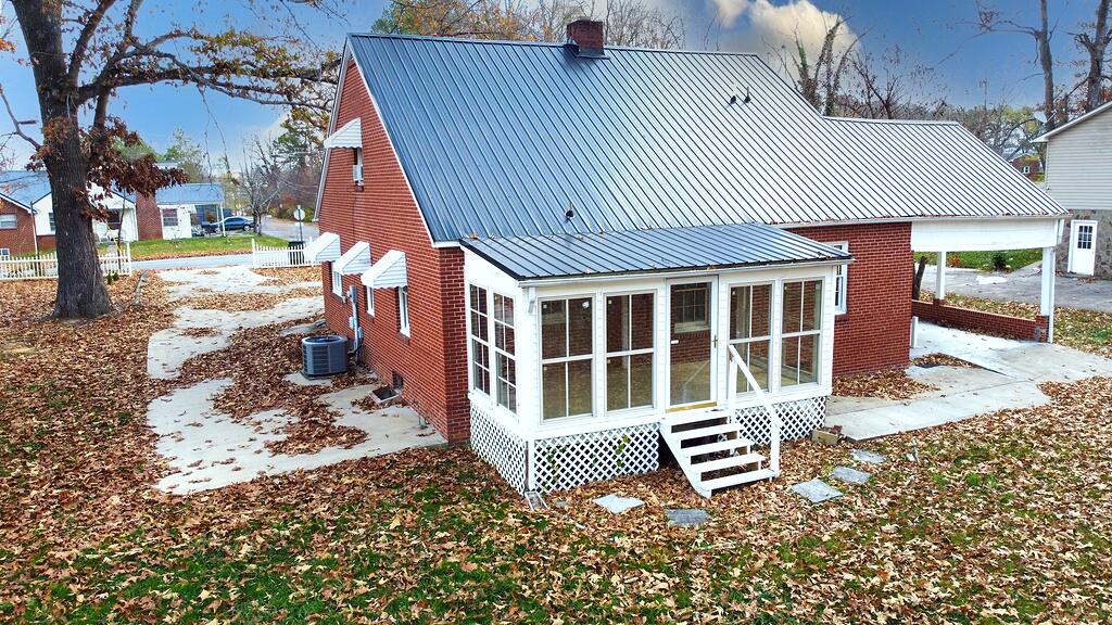 Photo #2: 401 Hillcrest Drive