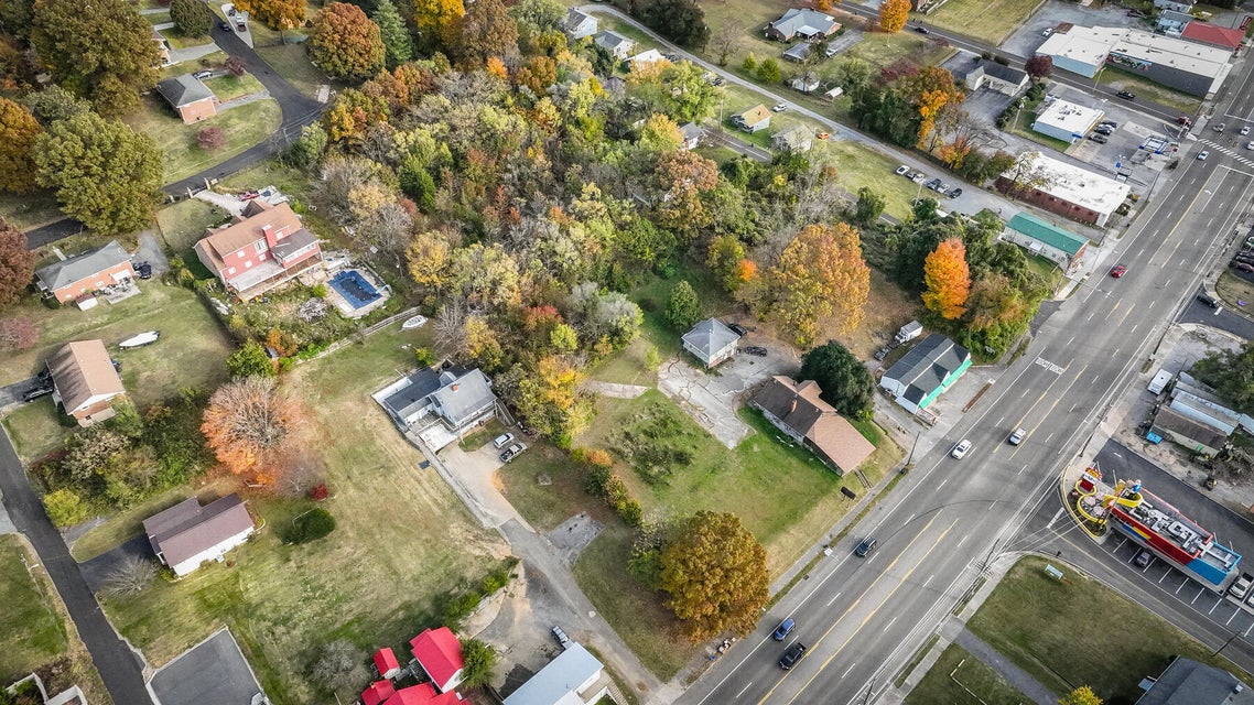 Photo #3: 1401 Lynn Garden Drive