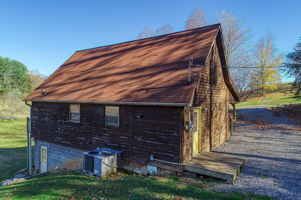 Photo #7: 140 Hurley Drive