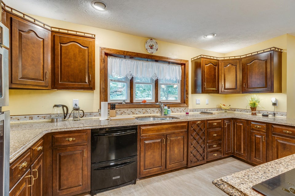 Photo #27: 202 Deer Ridge Court