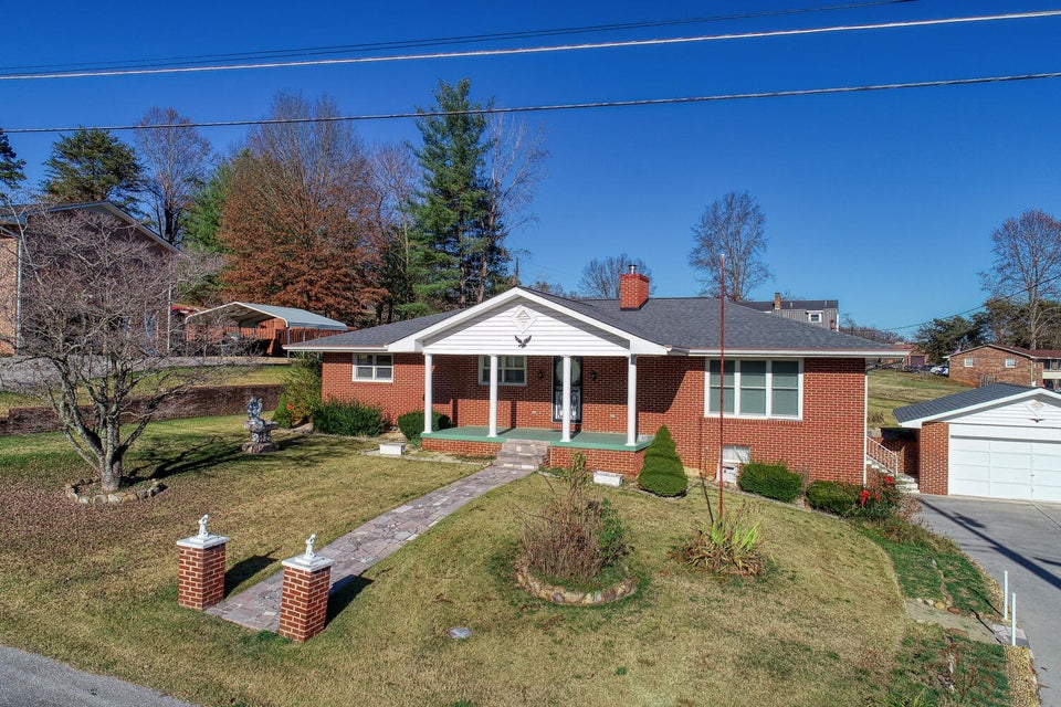 Photo #3: 202 Bernard Avenue