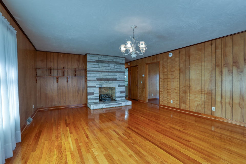 Photo #37: 202 Bernard Avenue