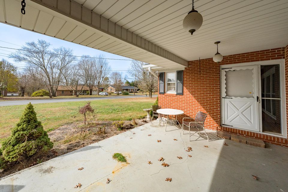 Photo #7: 216 Nelson Avenue