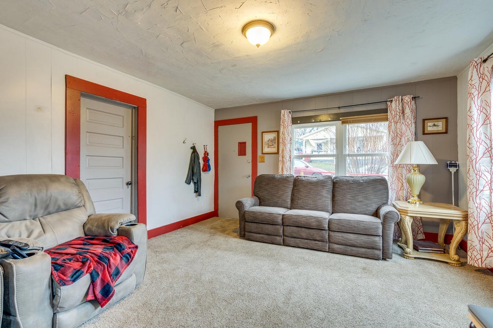 Photo #9: 1015 Montgomery Street