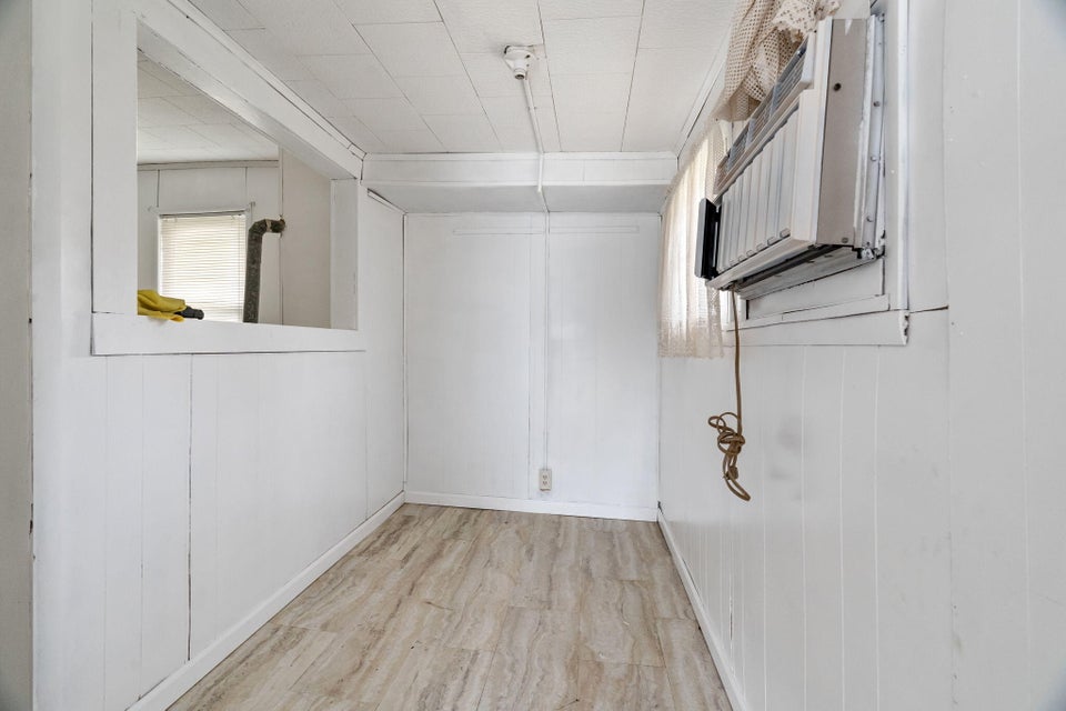 Photo #4: 1041 Robertson Street