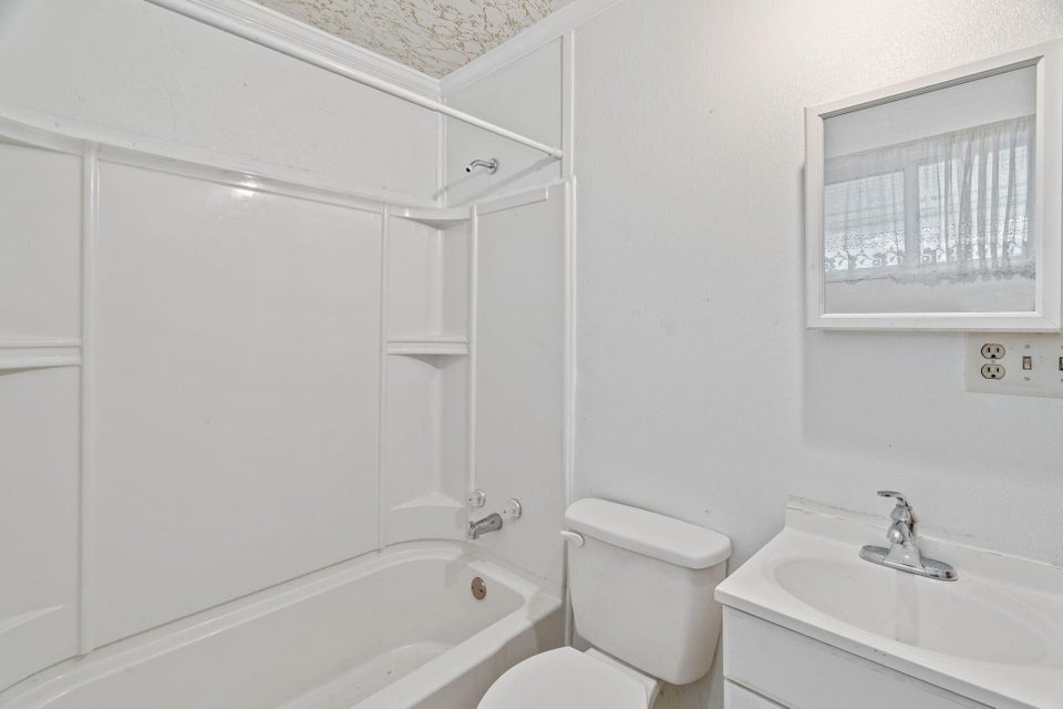 Photo #16: 1041 Robertson Street