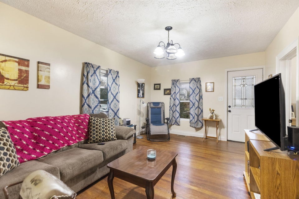 Photo #7: 409 Roan Street