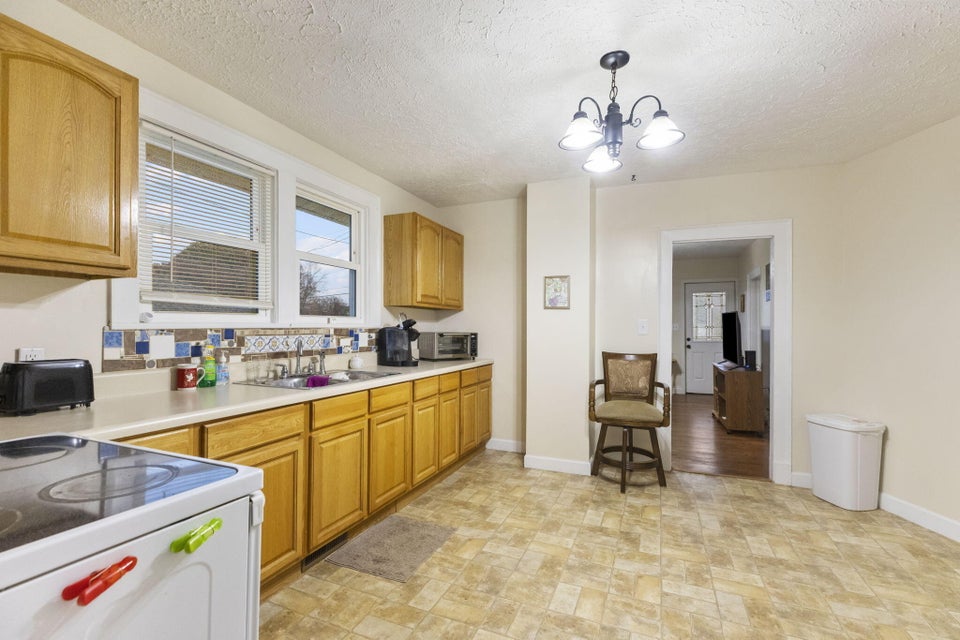 Photo #9: 409 Roan Street