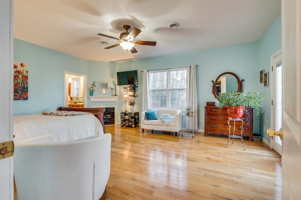 Photo #19: 152 Madelyn Street