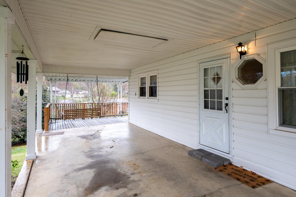 Photo #31: 616 Clonce Avenue