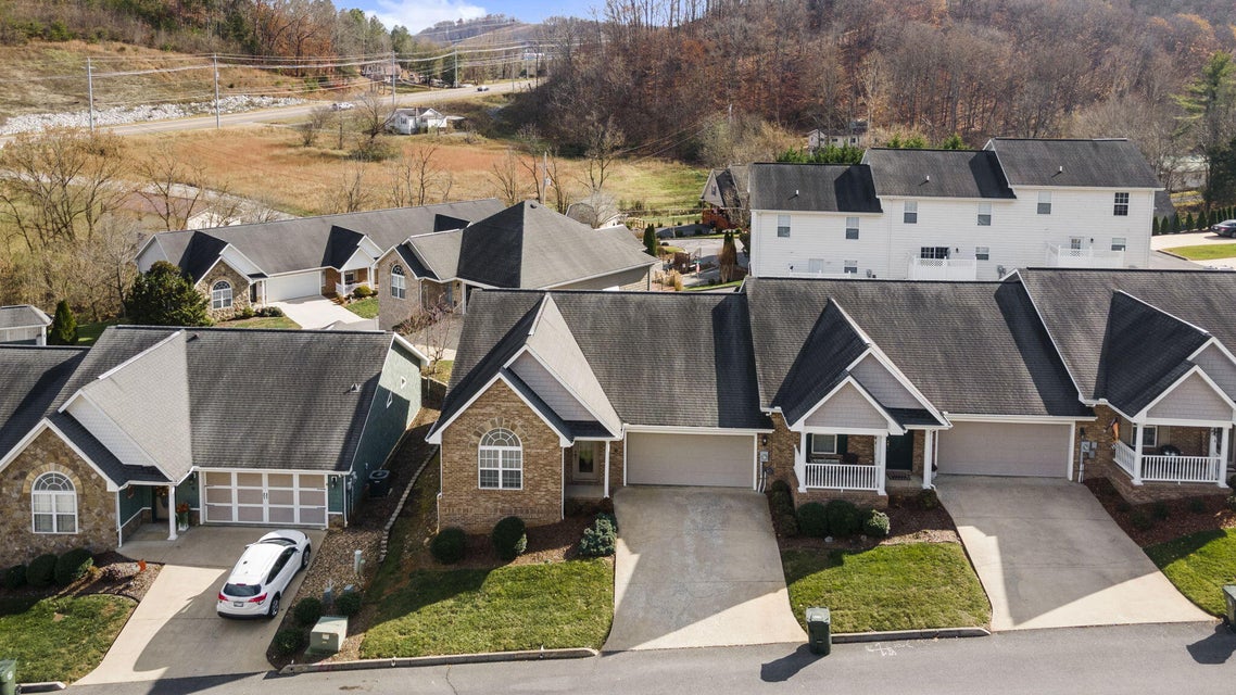 Photo #3: 33 Hiddenbrook Lane