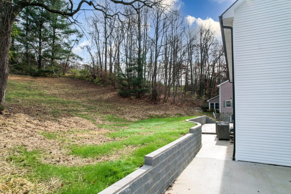 Photo #17: 1111 Vestal Court