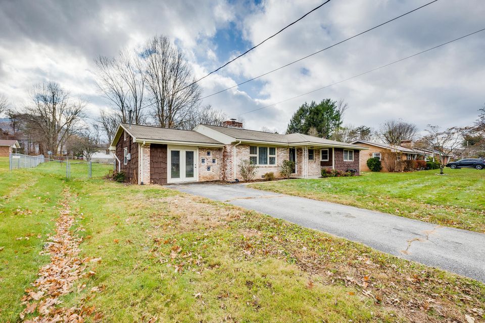 Photo #3: 2412 Circleview Drive