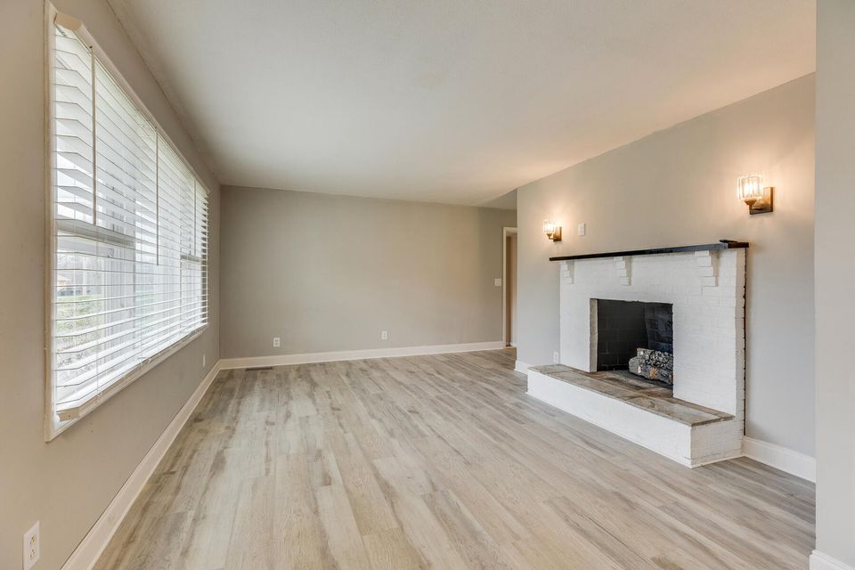 Photo #6: 2412 Circleview Drive