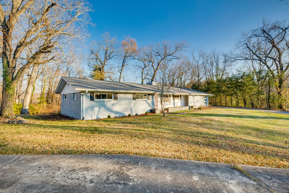 Photo #2: 517 Robindale Lane