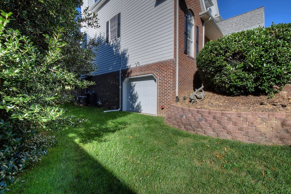 Photo #6: 301 Scenic Oak Drive