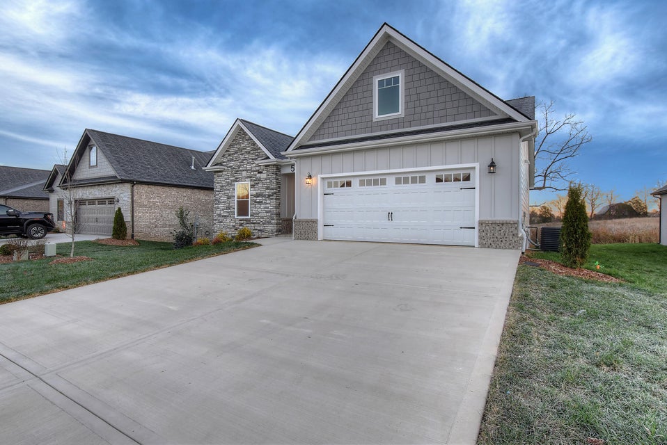 Photo #8: 547 Gardenia Drive