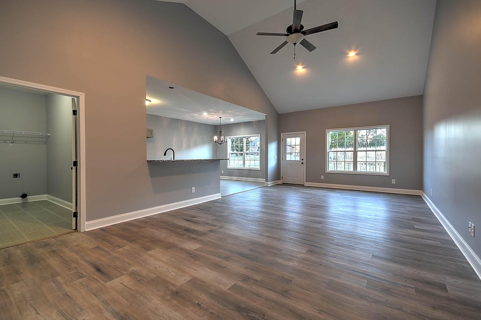 Photo #4: 402 Manchester Place