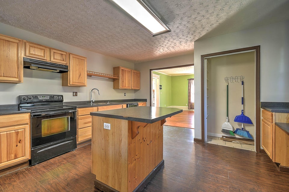 Photo #17: 941 Windsor Avenue