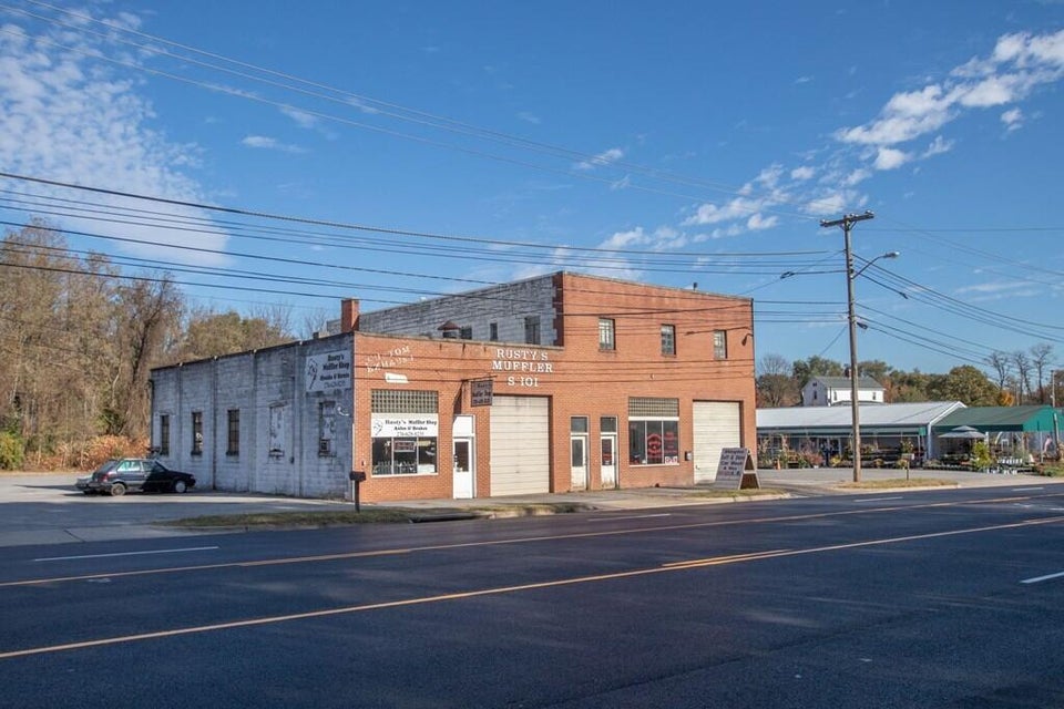 Photo #12: 813/817 Main Street