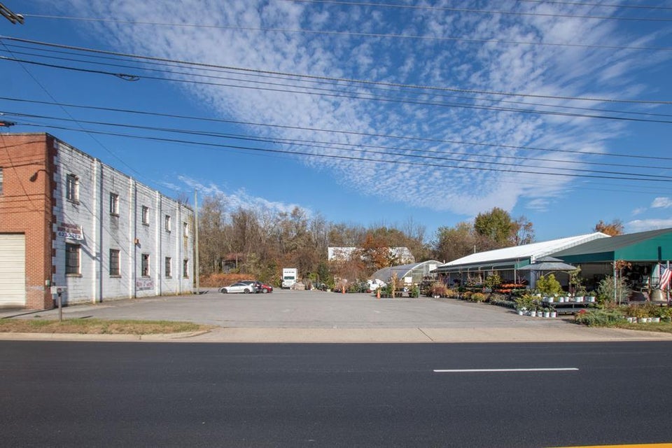 Photo #10: 813/817 Main Street