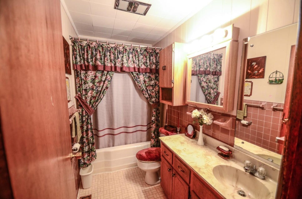 Photo #18: 333 Carver St Street