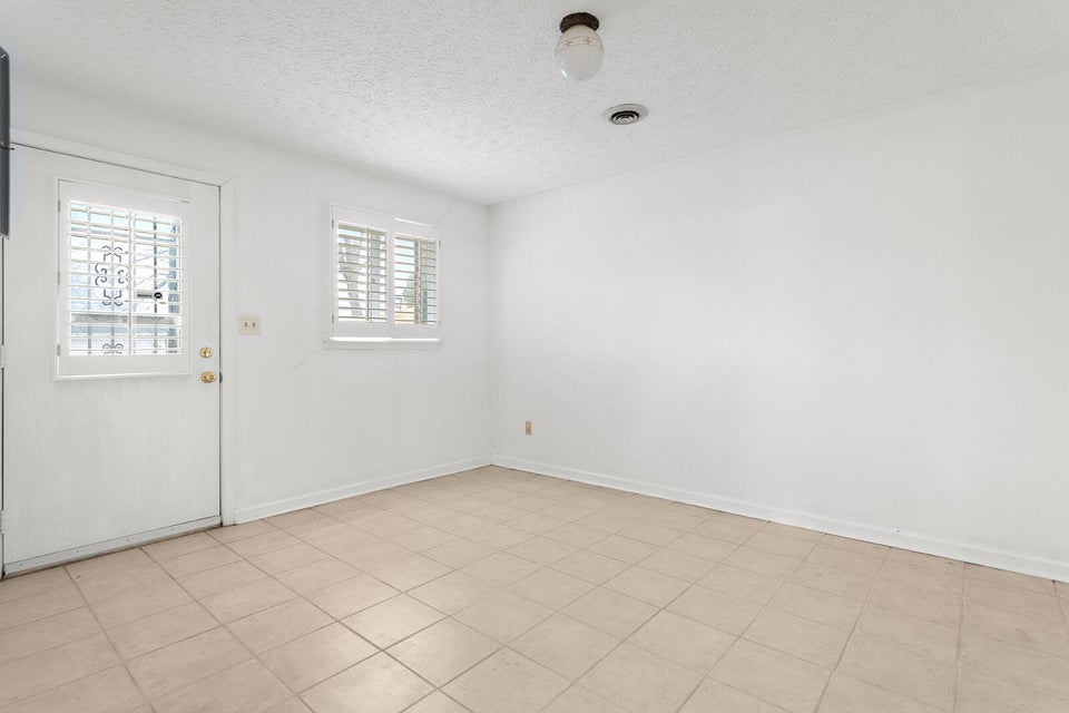 Photo #25: 320 Greenwood Drive