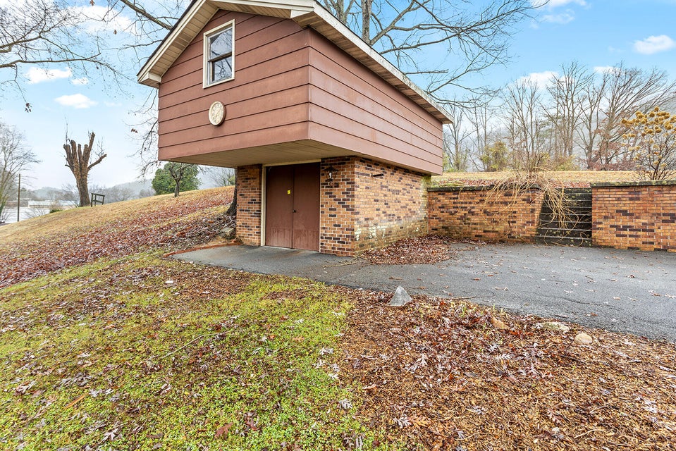 Photo #33: 320 Greenwood Drive