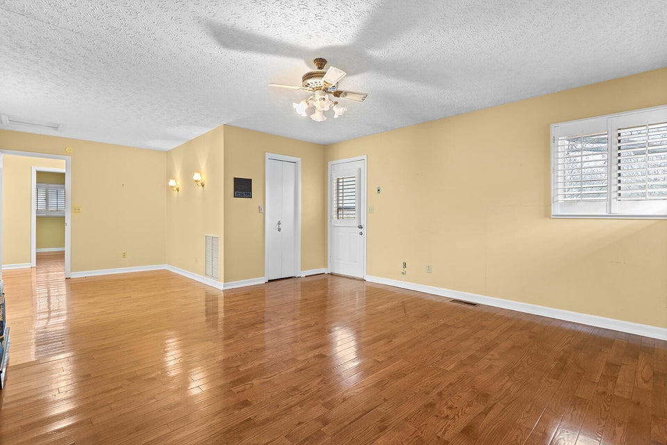 Photo #11: 320 Greenwood Drive