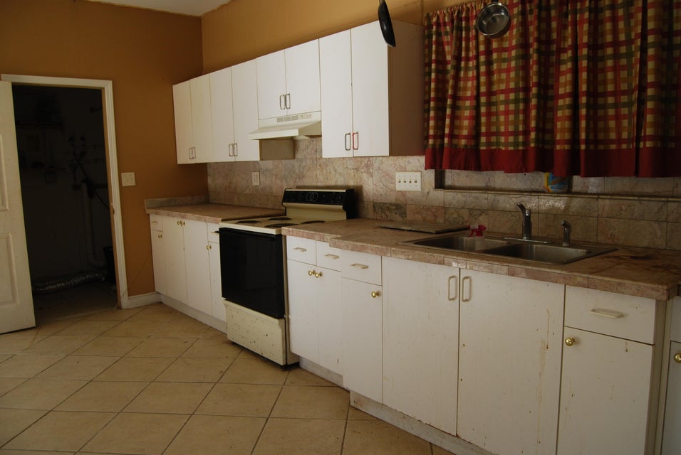Photo #5: 461 Eaton Hill Road