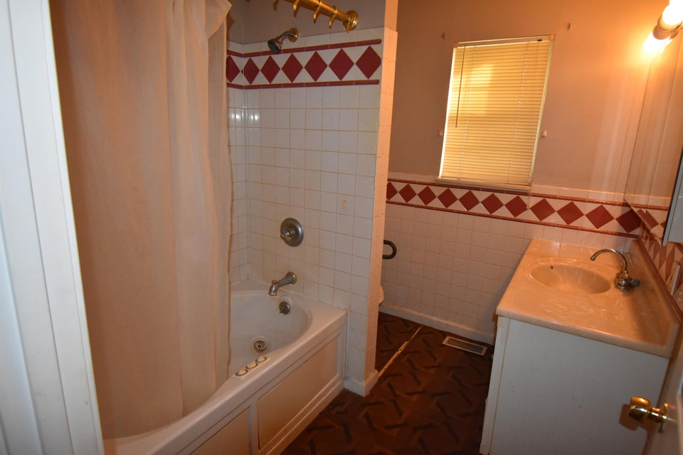 Photo #17: 1114 Yoakum Street