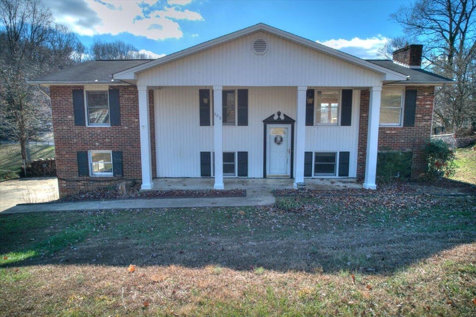 Photo #2: 509 Lynnwood Avenue