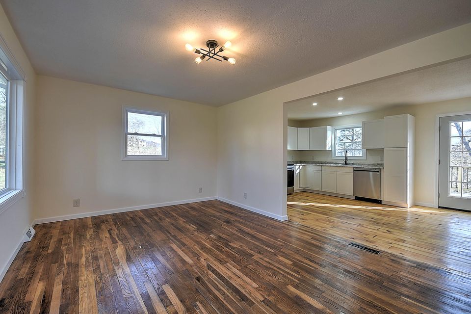 Photo #4: 172 Hillcrest Circle