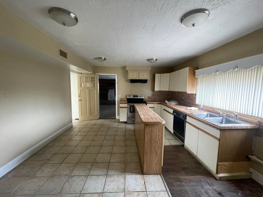 Photo #12: 1296 Catawba Street