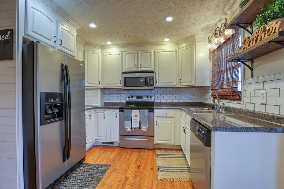 Photo #18: 637 Central Avenue